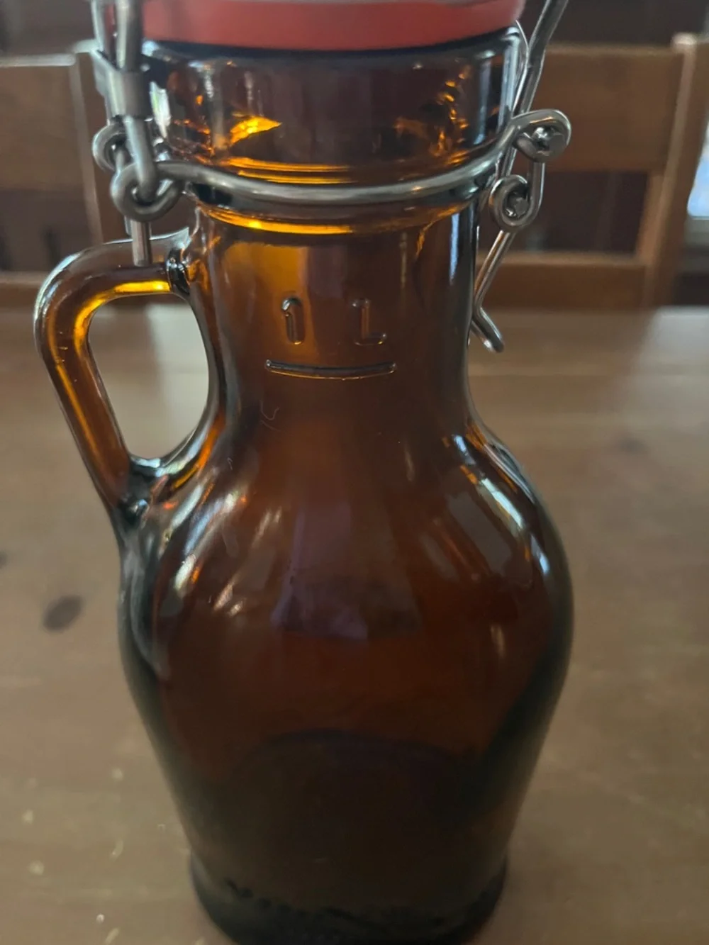 C.H. Evans Amber Glass Swing-Top Growler - Refillable Beer Bottle - Picture 4 of 4